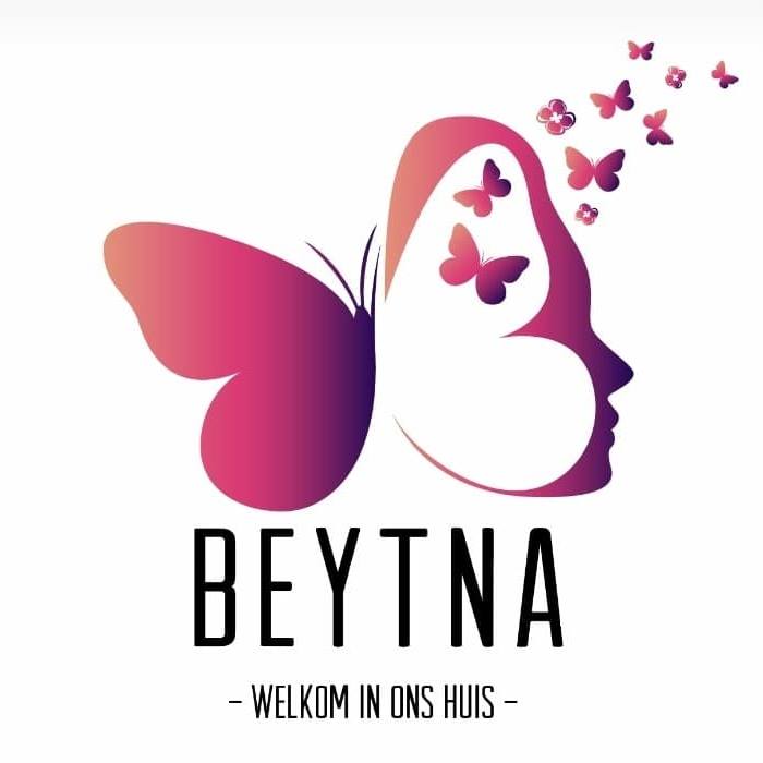Logo van Beytna op een witte achtergrond, bestaande uit een roze-paarse vlinder waarvan de rechtervleugel de vorm heeft van een vrouwengezicht in profiel. Eronder staat de tekst 'BEYTNA - WELKOM IN ONS HUIS -'.